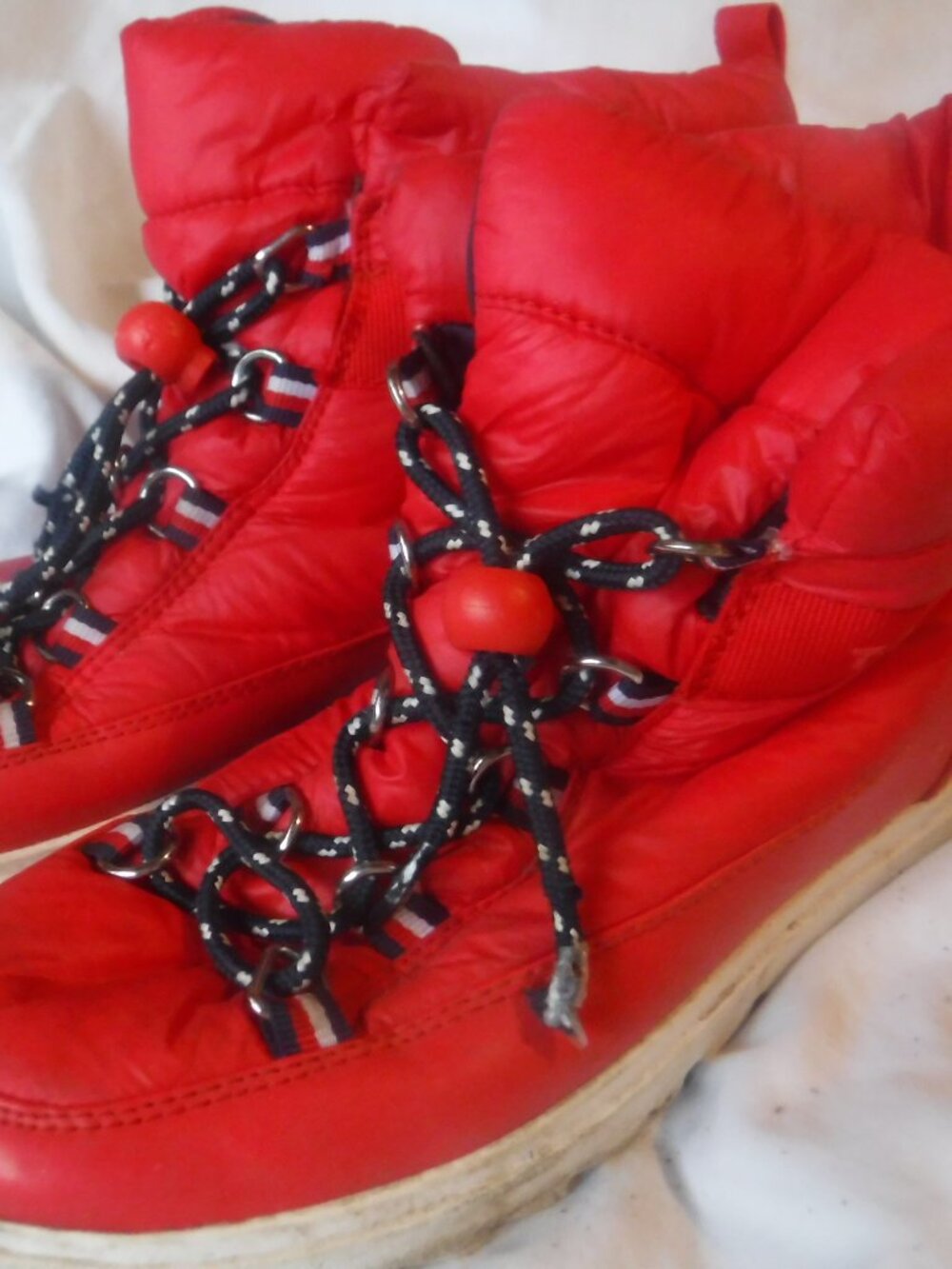 Tommy Hilfiger Womens Red puffer Boots Womens Size 8 M Pre Owned